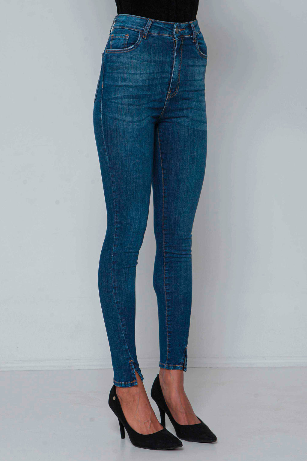 Calça Feminina Jeans Skinny Abertura Barra com Lycra