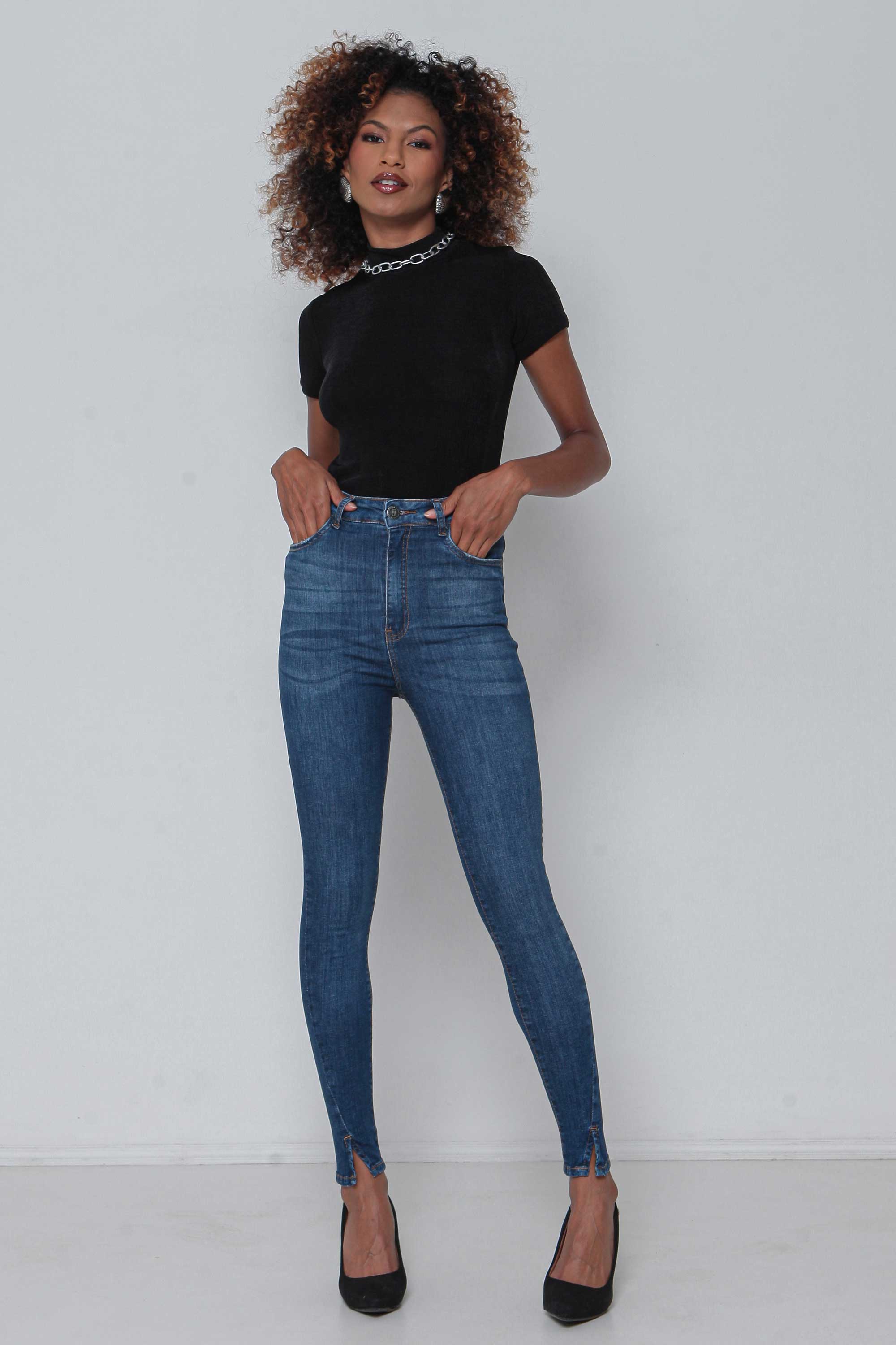 Calça Feminina Jeans Skinny Abertura Barra com Lycra