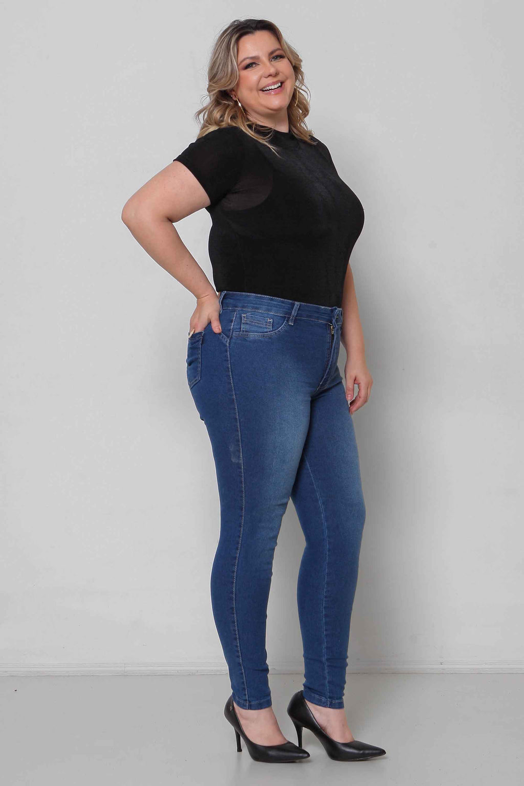 Calça Feminina Jeans Skinny com Elastano