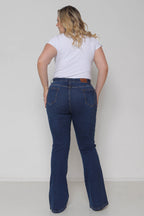 Calça Feminina Jeans Flare Padrão a Plus com Lycra