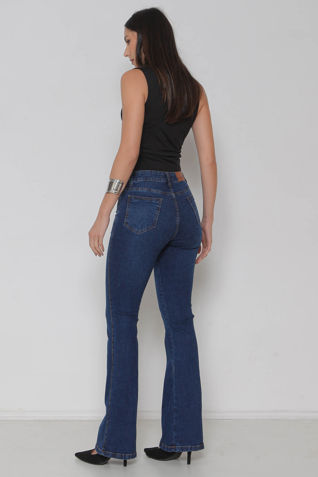 Calça Feminina Jeans Flare Padrão a Plus com Lycra