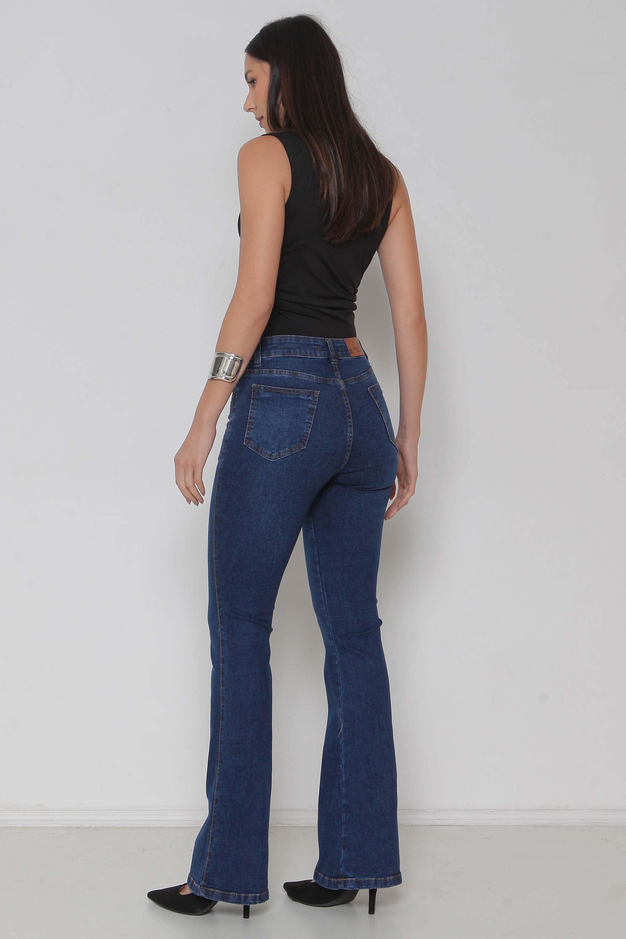 Calça Feminina Jeans Flare Padrão a Plus com Lycra