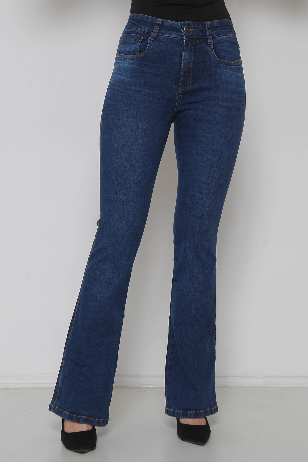 Calça Feminina Jeans Flare Padrão a Plus com Lycra