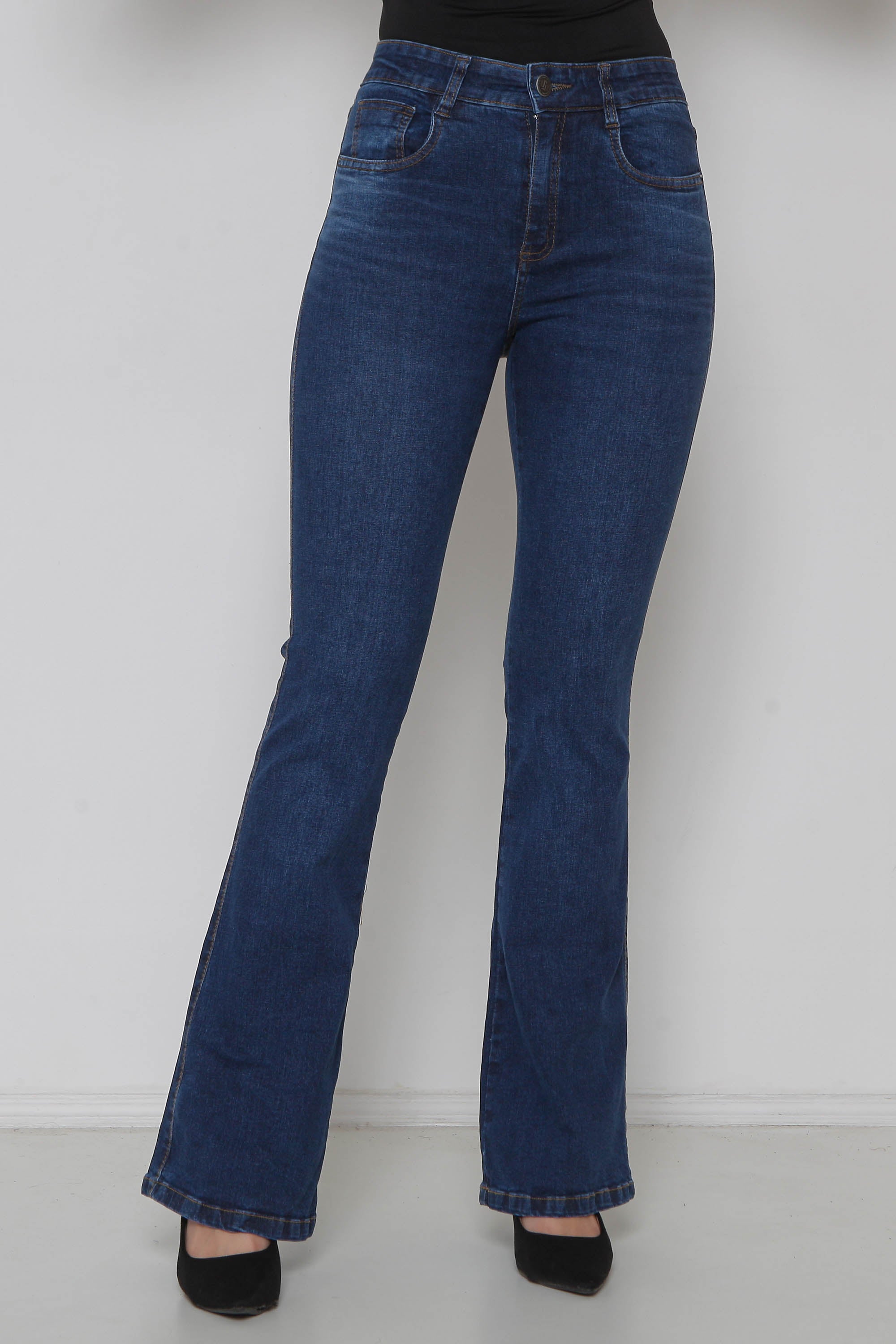 Calça Feminina Jeans Flare Padrão a Plus com Lycra