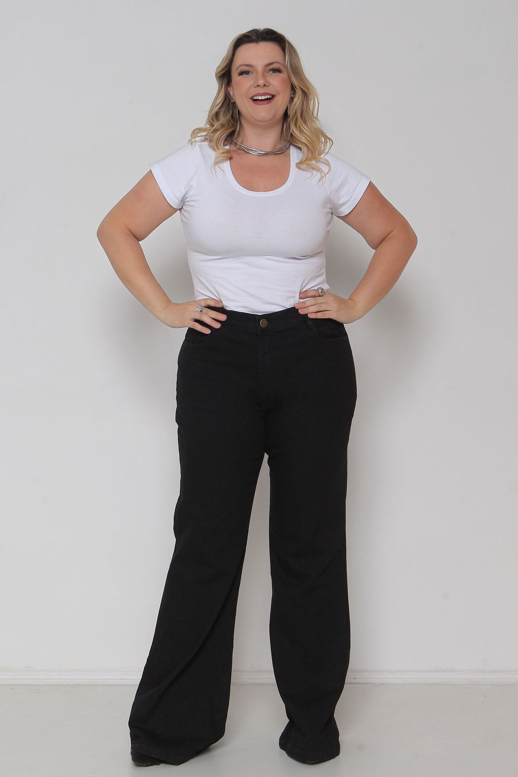 Calça Feminina Jeans Flare Preta com Lycra