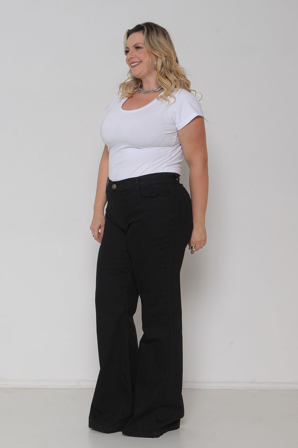 Calça Feminina Jeans Flare Preta com Lycra
