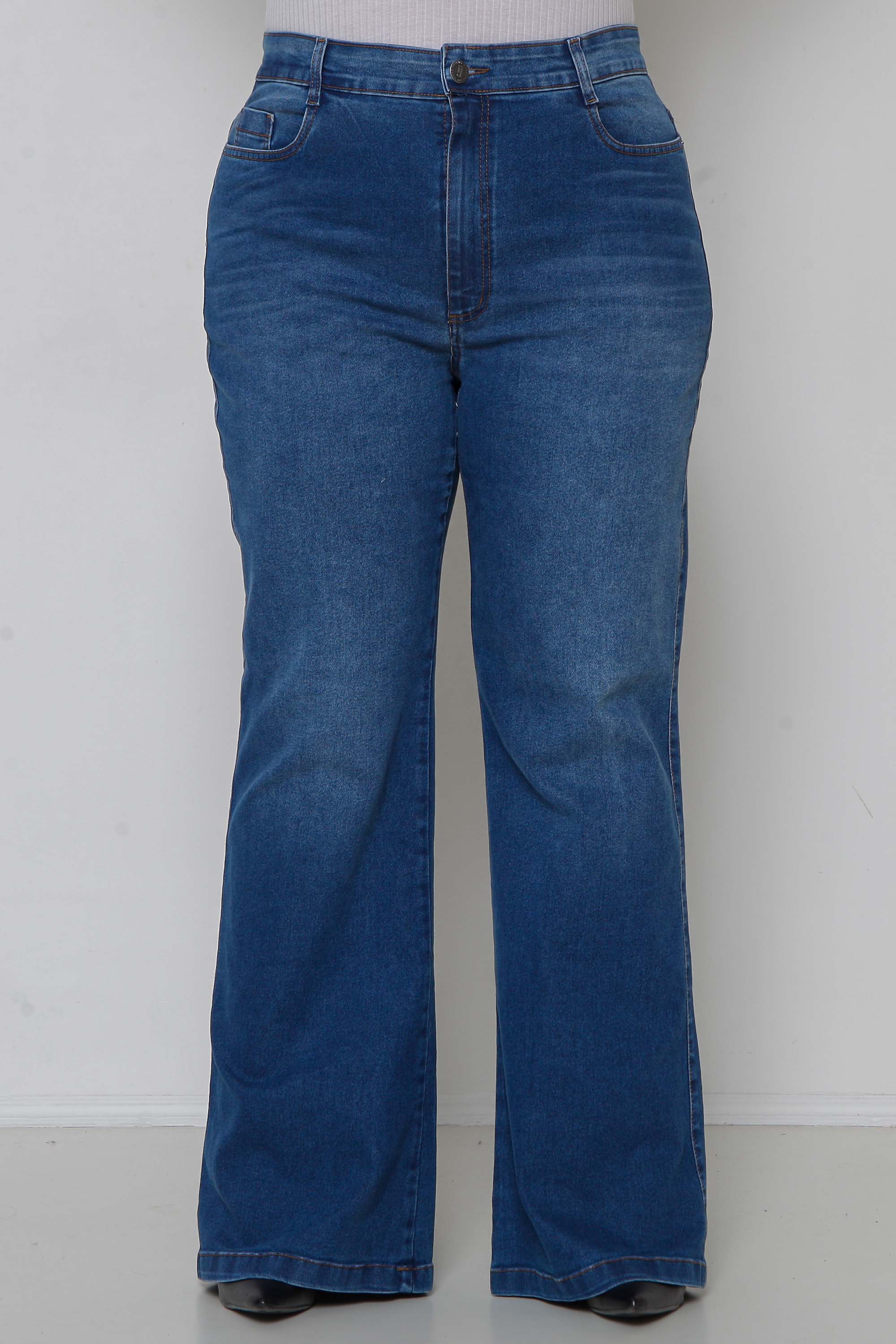 Calça Feminina Jeans Flare Padrão ao Plus c/ Lycra