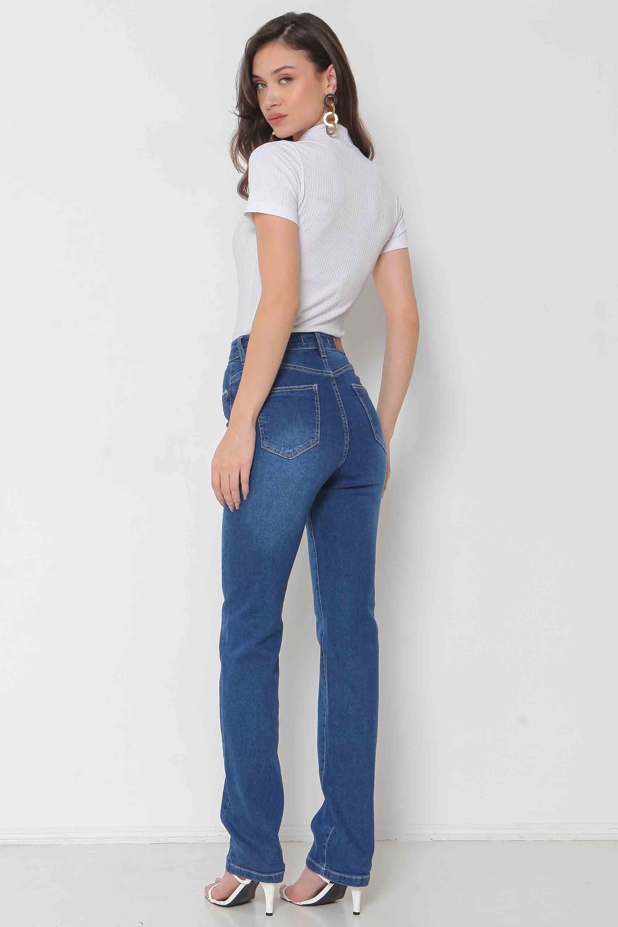 Calça Feminina Jeans Reta com Elastano Padrão a Plus