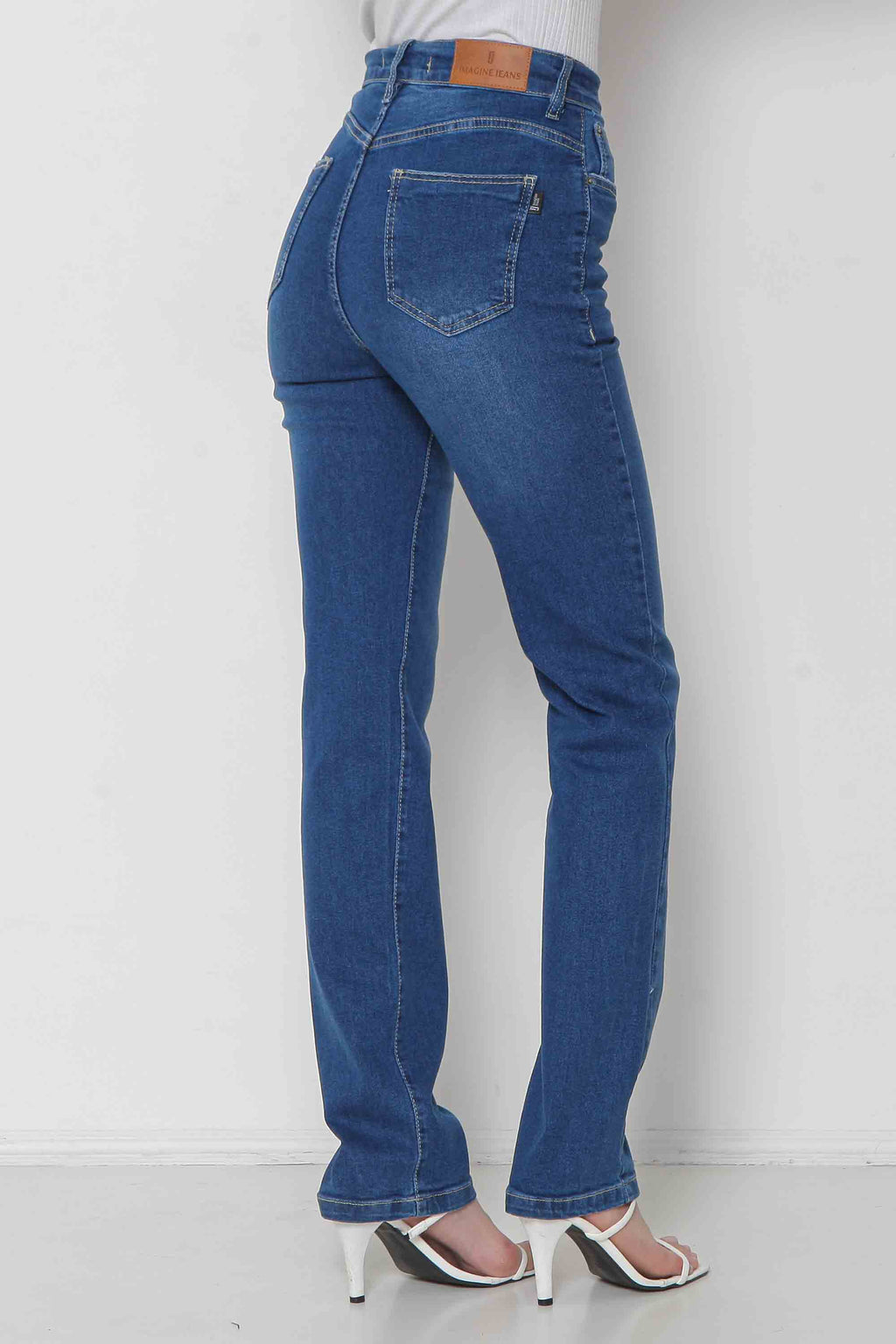 Calça Feminina Jeans Reta com Elastano Padrão a Plus