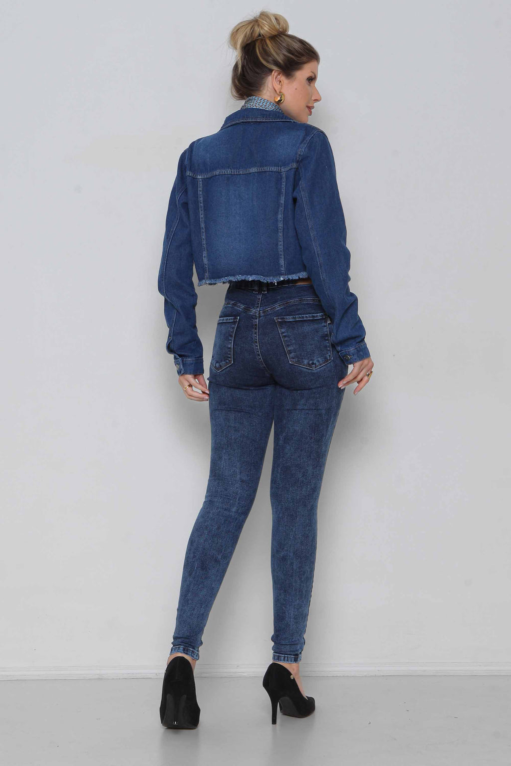 Calça Feminina Jeans Skinny Modeladora Marmorizada com Bolsos