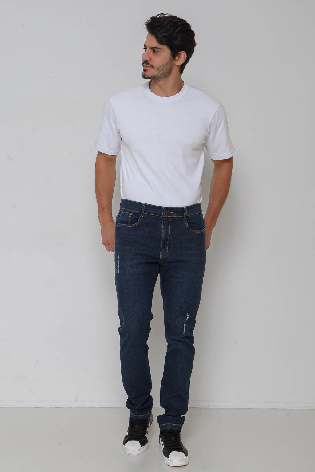 Calça Jeans Masculina Skinny Escura com Puídos