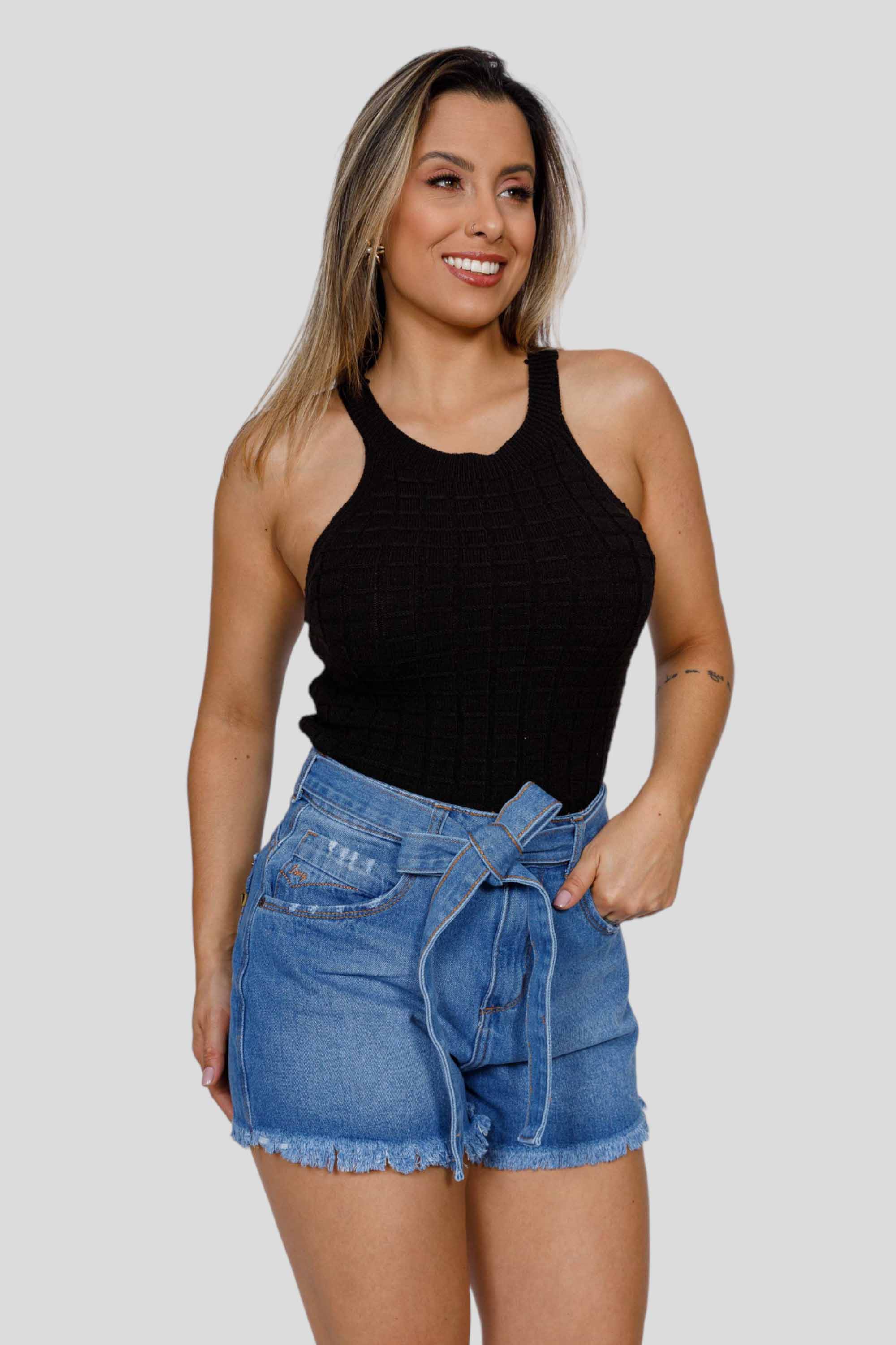 Shorts Jeans Feminino Mom com Cinto e Barra Desfiada