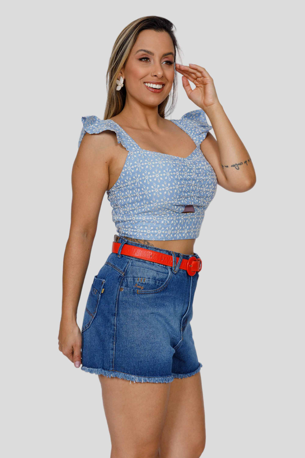 Short Feminino Cintura Alta Jeans Mom Casual Soltinho Barra Desfiada