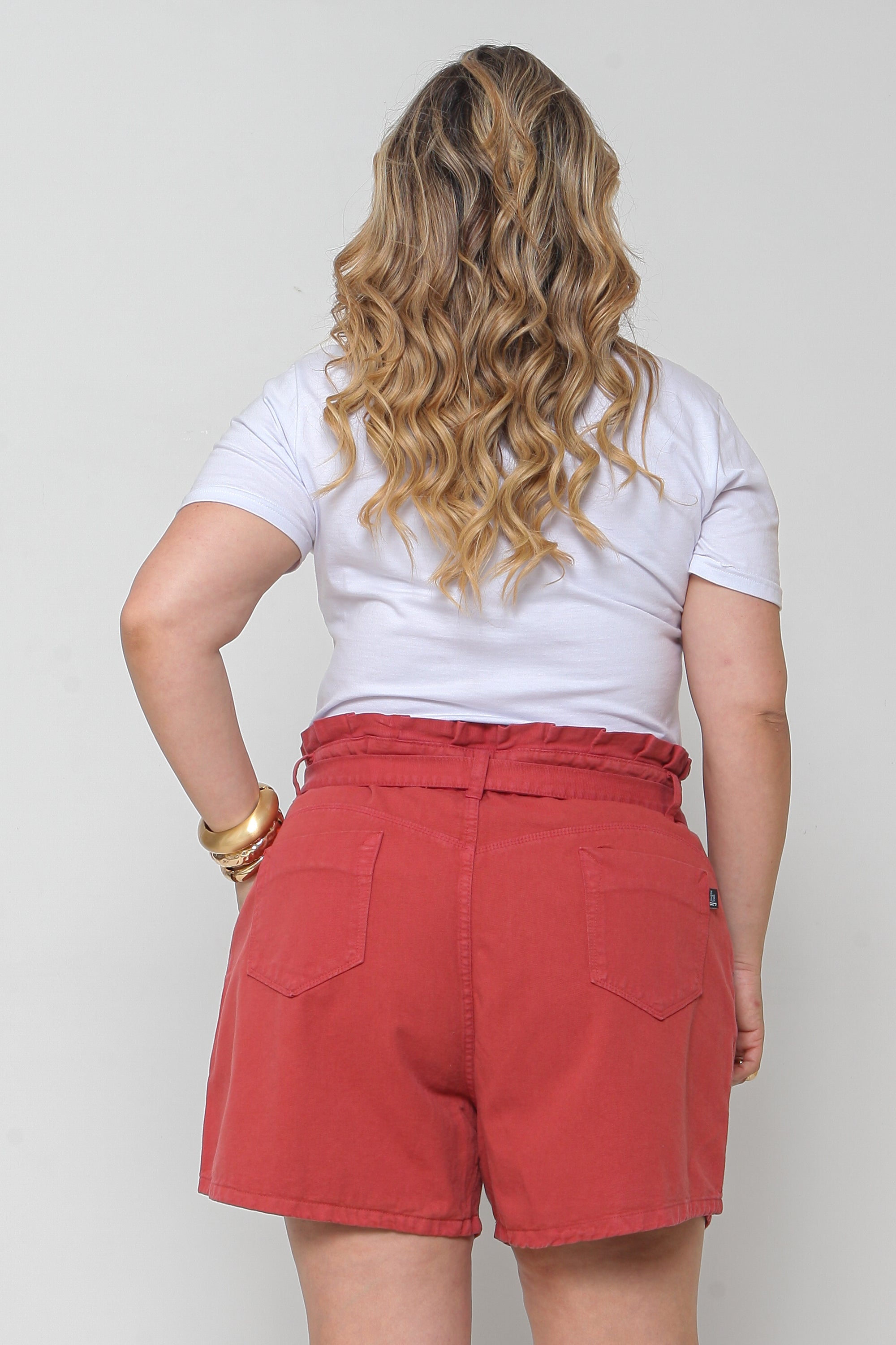 Short Sarja Feminino Mom Clochard Colorido com Cinto Plus Size