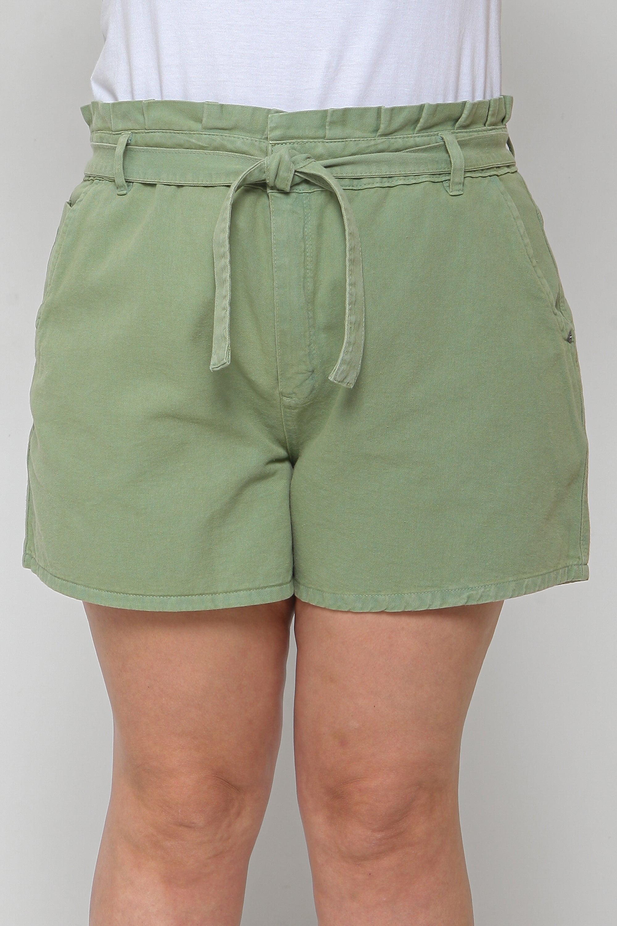 Short Sarja Feminino Mom Clochard Colorido com Cinto Plus Size