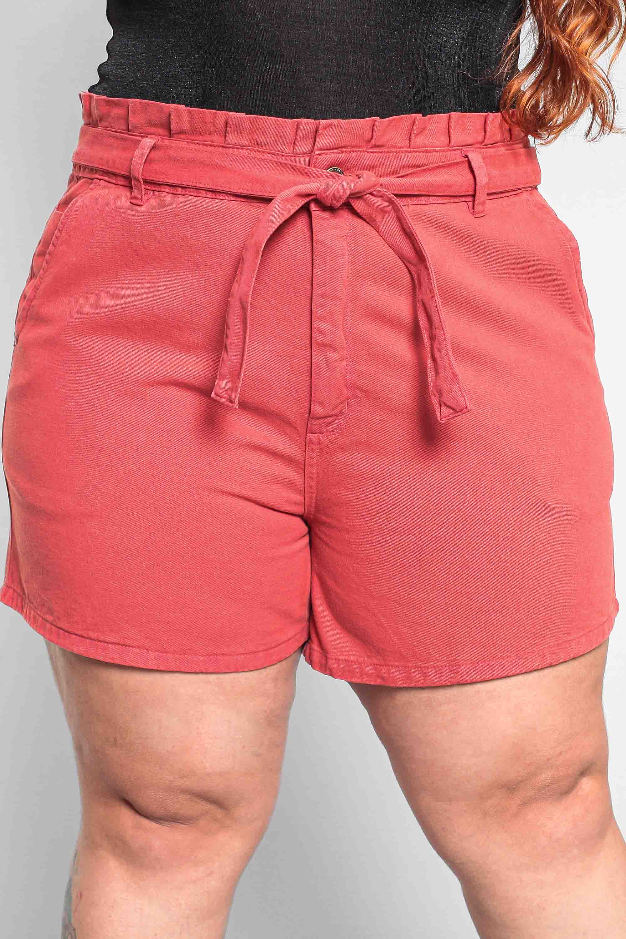 Shorts Sarja Feminino Mom Clochard com Cinto Plus Size