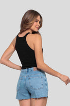 Short Feminino Jeans Mom com Abertura Lateral e Barra a Fio