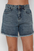 Short Feminino Jeans Mom Marmorizado Barra Desfiada s/ Lycra