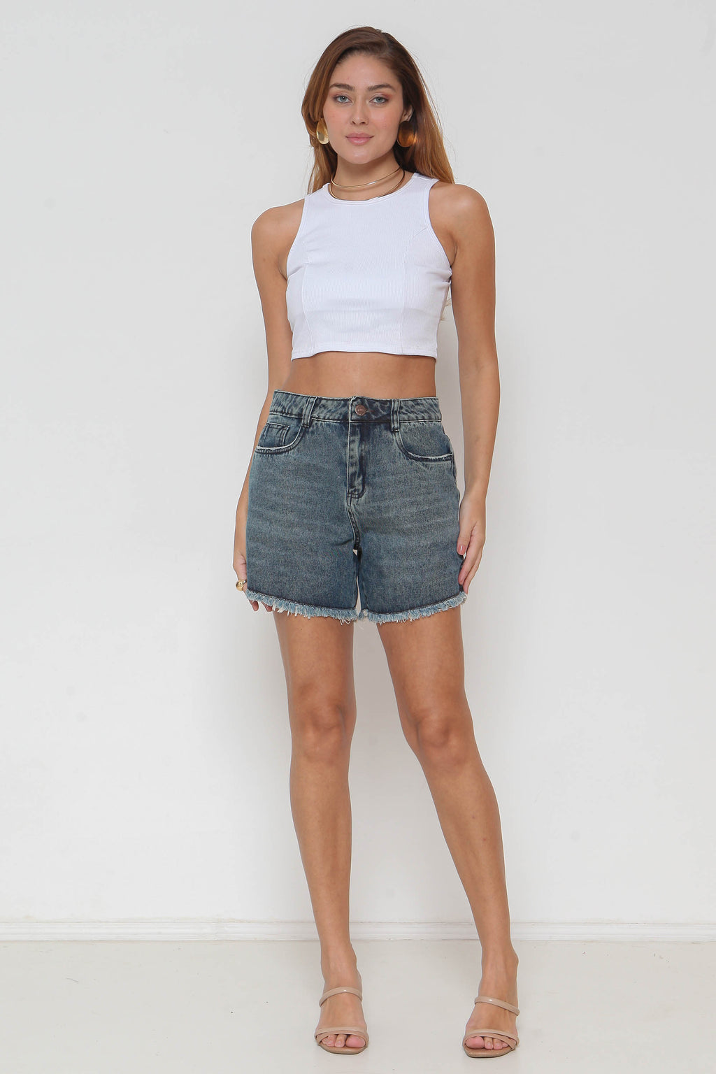 Short Feminino Jeans Mom Marmorizado Barra Desfiada s/ Lycra