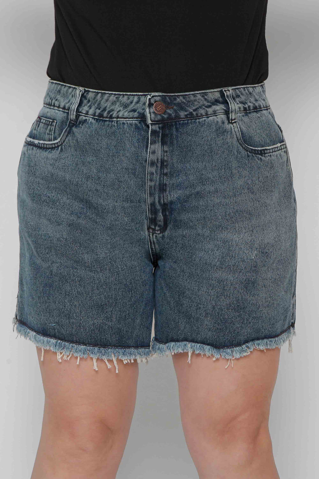 Short Feminino Jeans Mom Marmorizado Barra Desfiada s/ Lycra