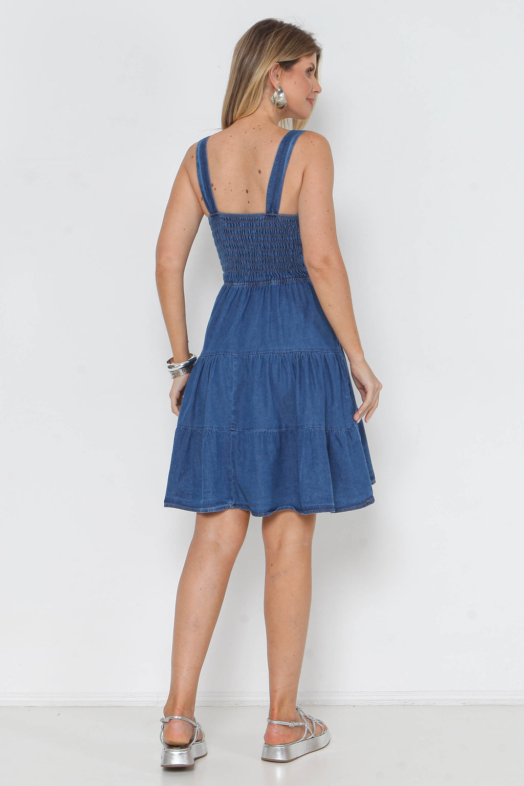 Vestido Jeans Clássico com Alças e Elástico Cintura