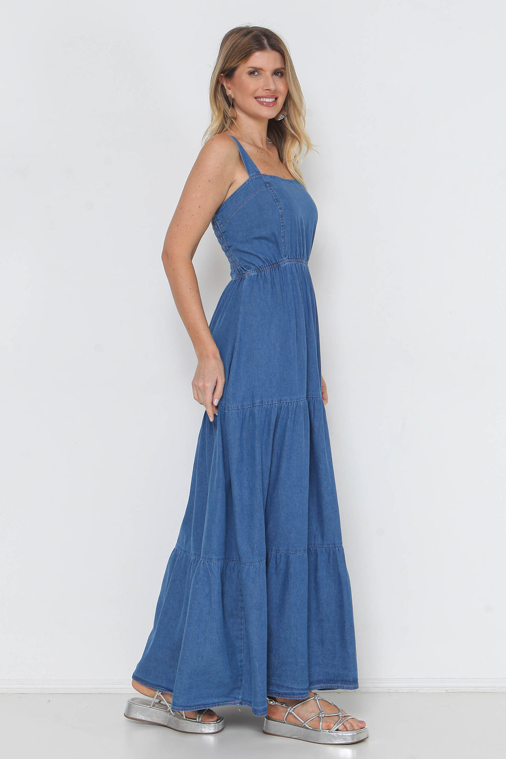 Vestido Jeans Longo com Alças e Elástico Cintura