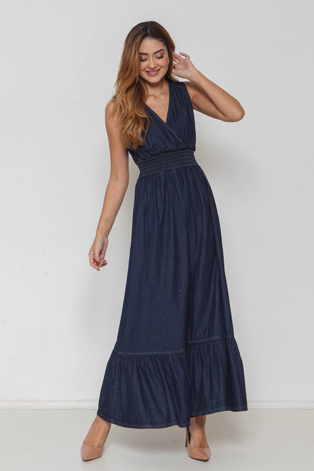 Vestido Longo Jeans com Elástico Cintura sem Manga