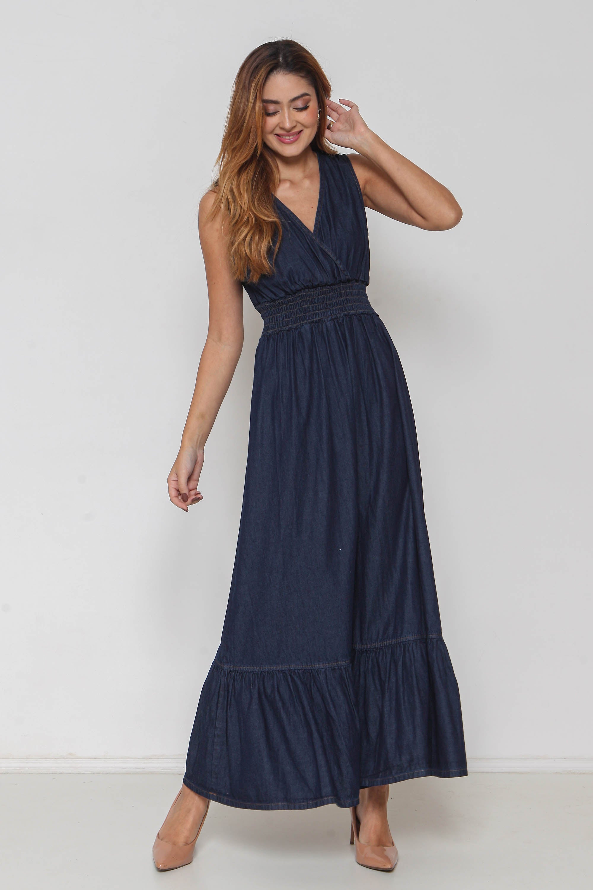 Vestido Longo Jeans com Elástico Cintura sem Manga