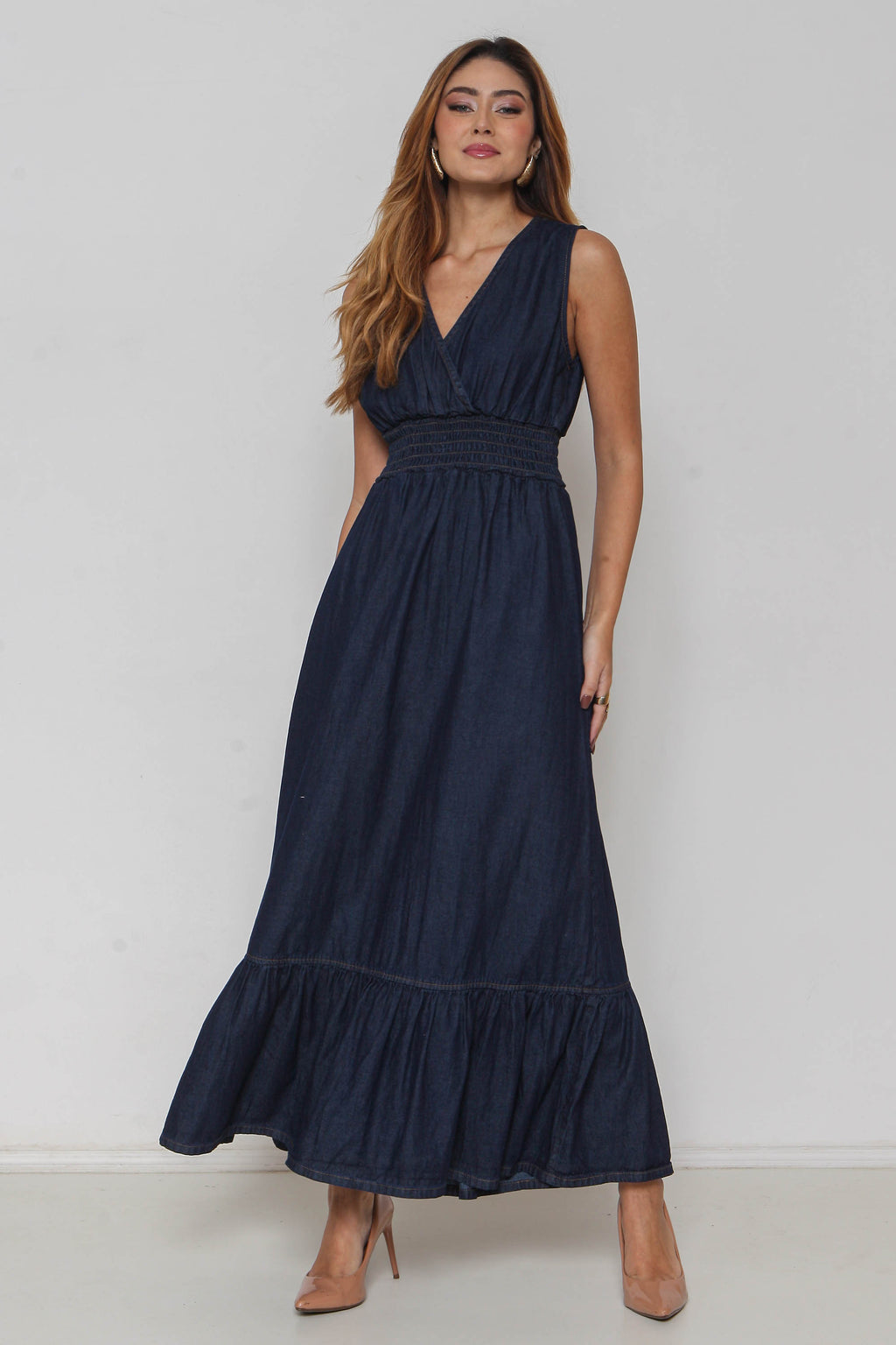 Vestido Longo Jeans com Elástico Cintura sem Manga