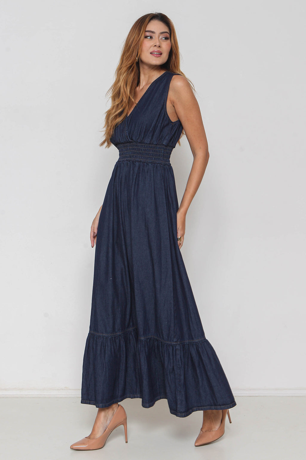 Vestido Longo Jeans com Elástico Cintura sem Manga