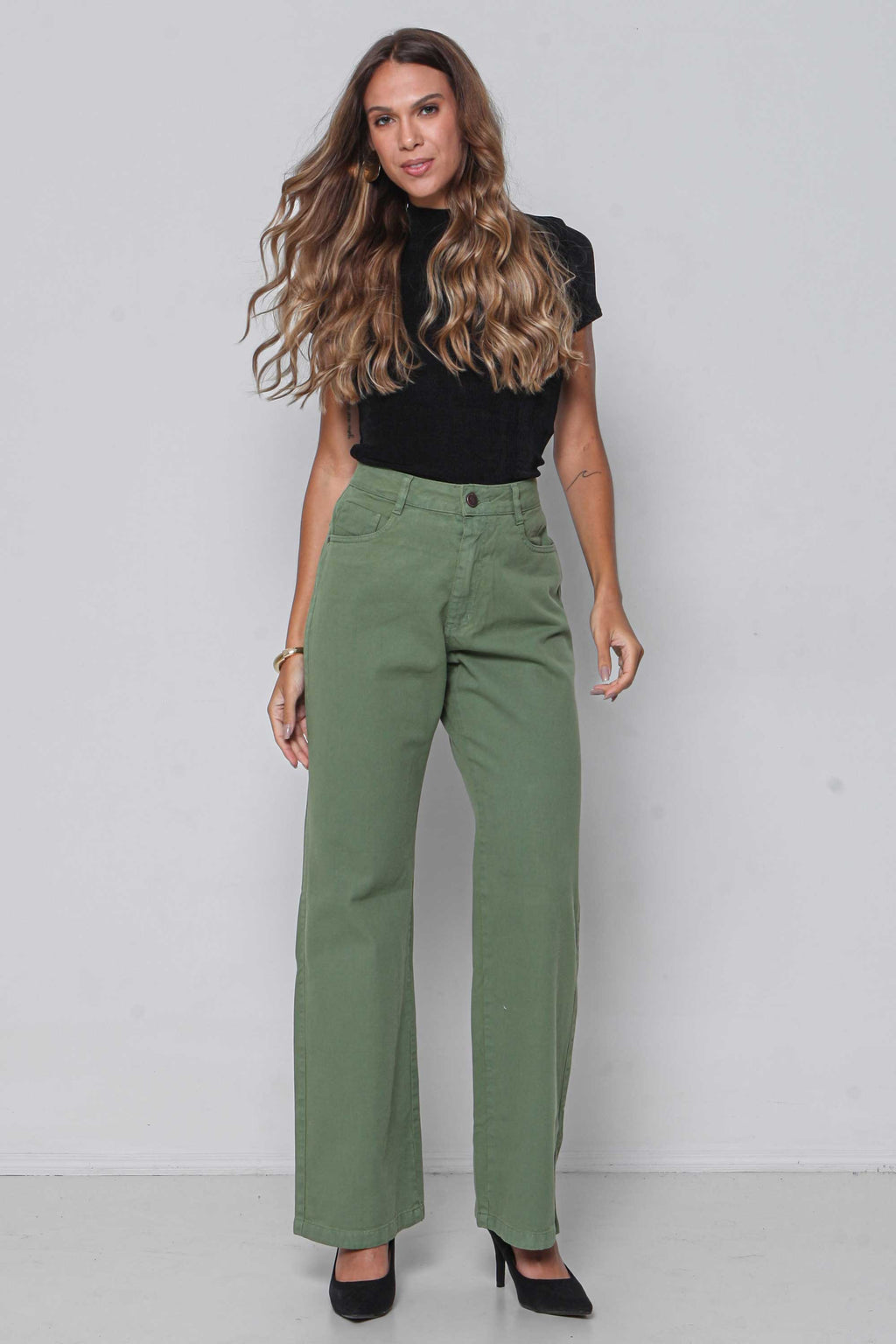 Calça Feminina Sarja Wide Leg Padrão a Plus Verde
