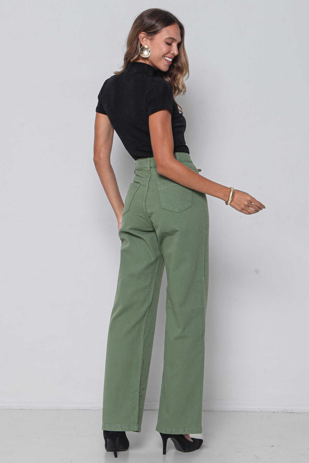 Calça Feminina Sarja Wide Leg Padrão a Plus Verde
