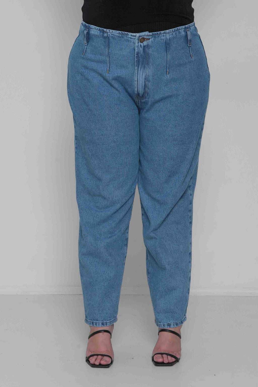 Calça Jeans Feminina Mom Alfaiataria Padrão a Plus sem Elastano