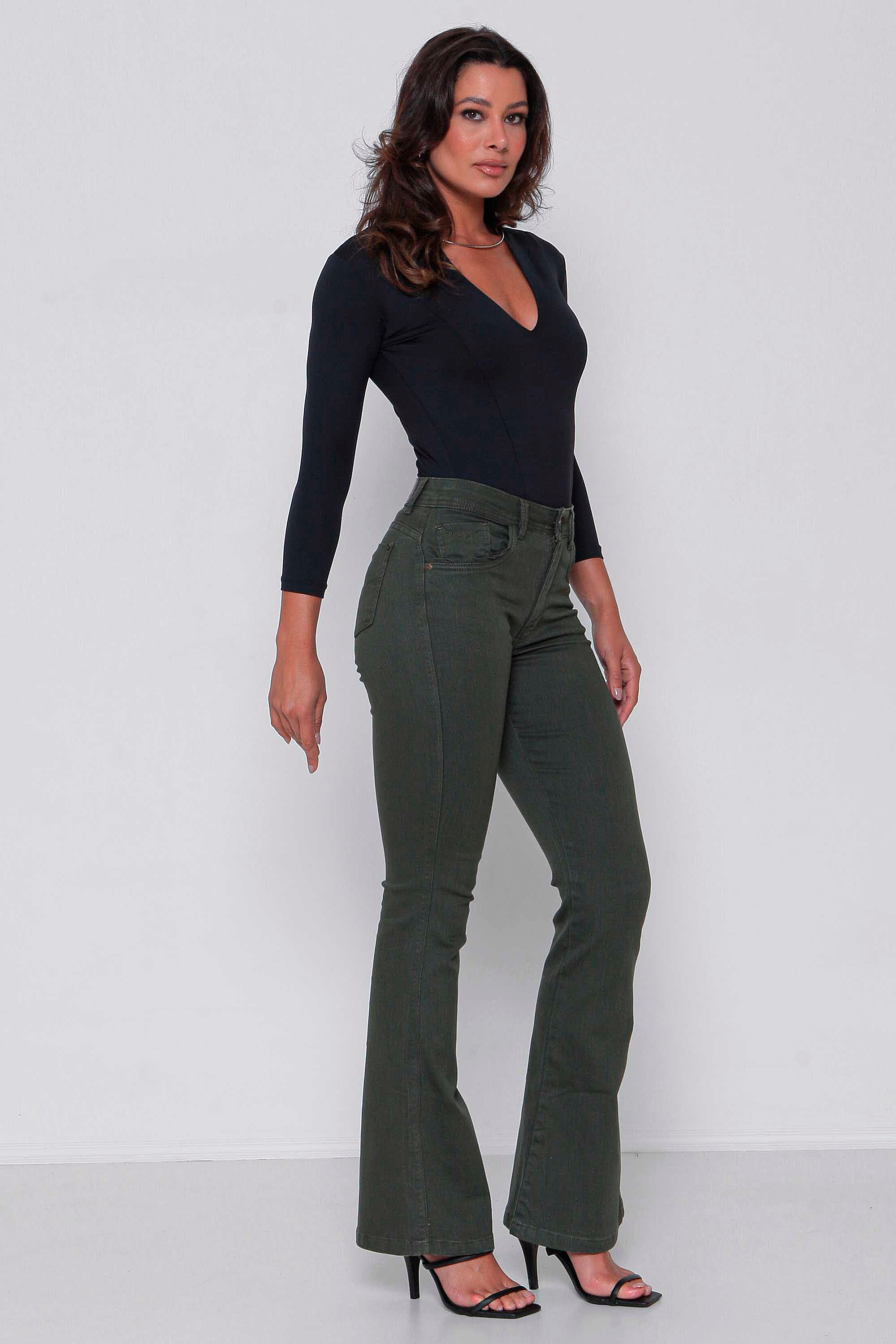 Calça Feminina Sarja Flare Verde Militar