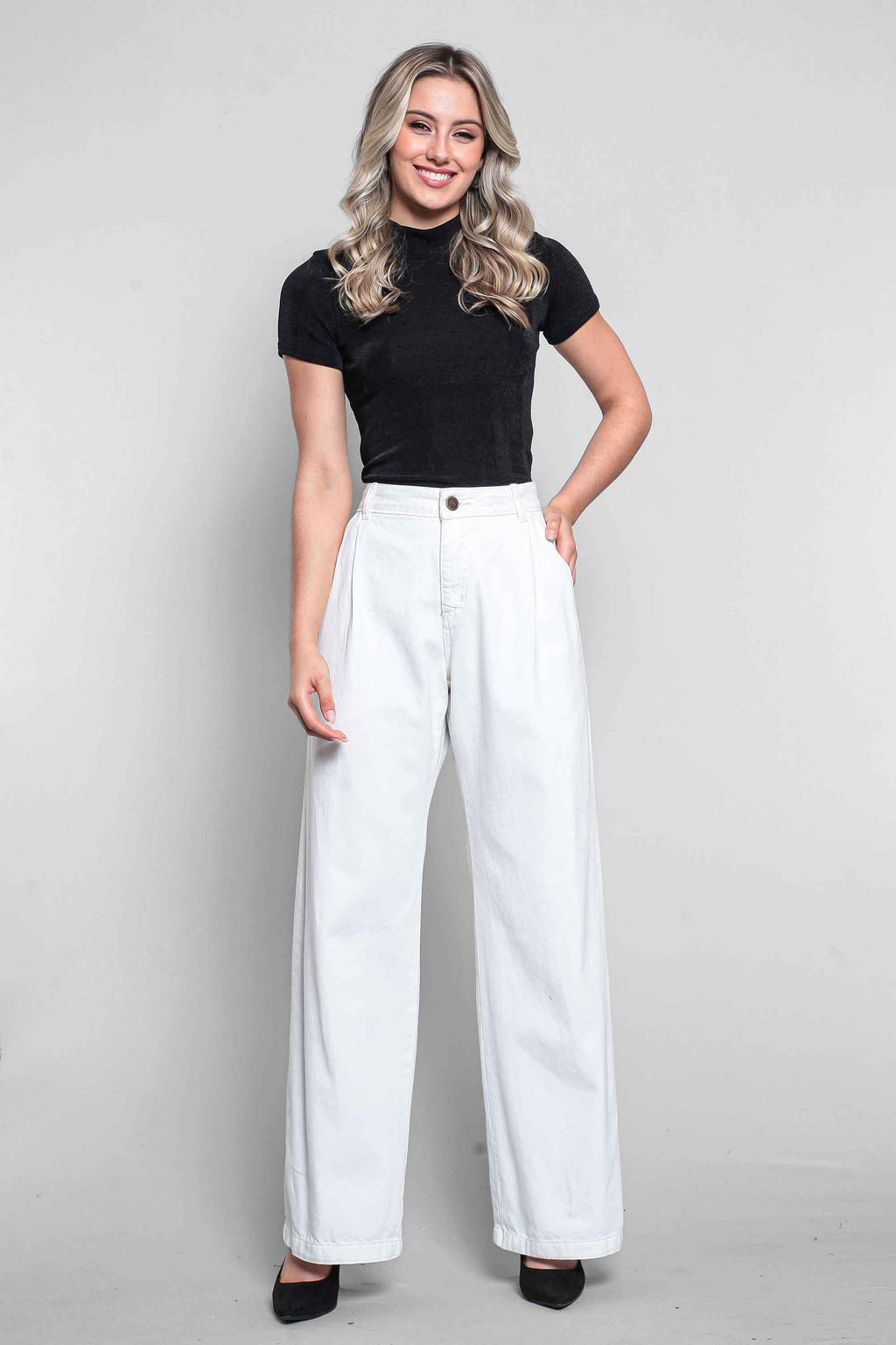 Calça Feminina Sarja Wide Leg com Pence Off-White