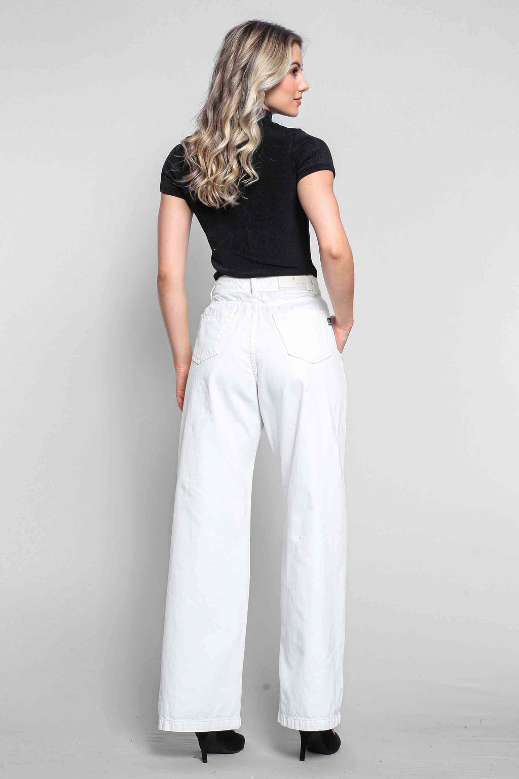 Calça Feminina Sarja Wide Leg com Pence Off-White
