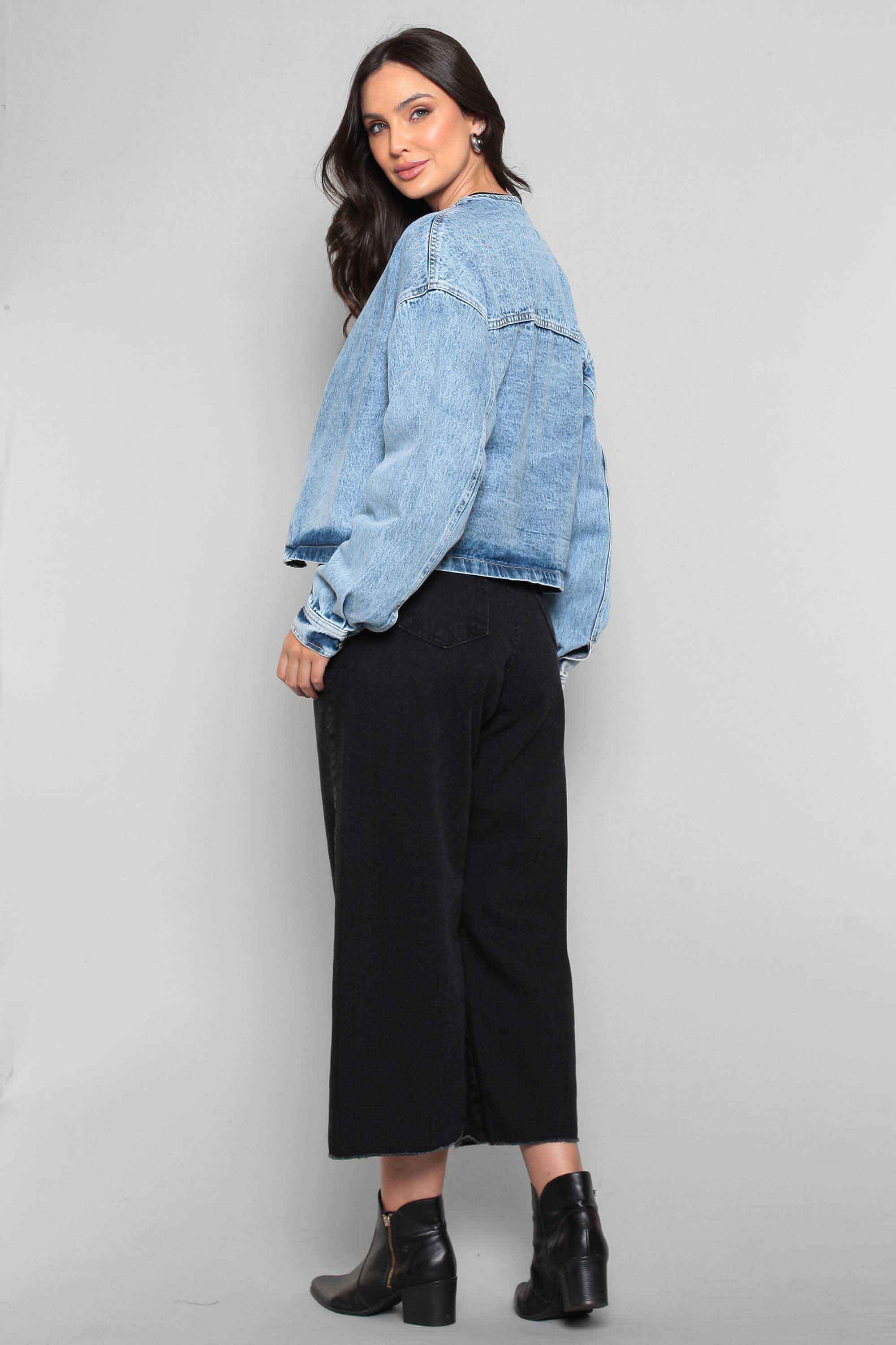 Jaqueta Jeans Feminina Bomber com Gola Careca