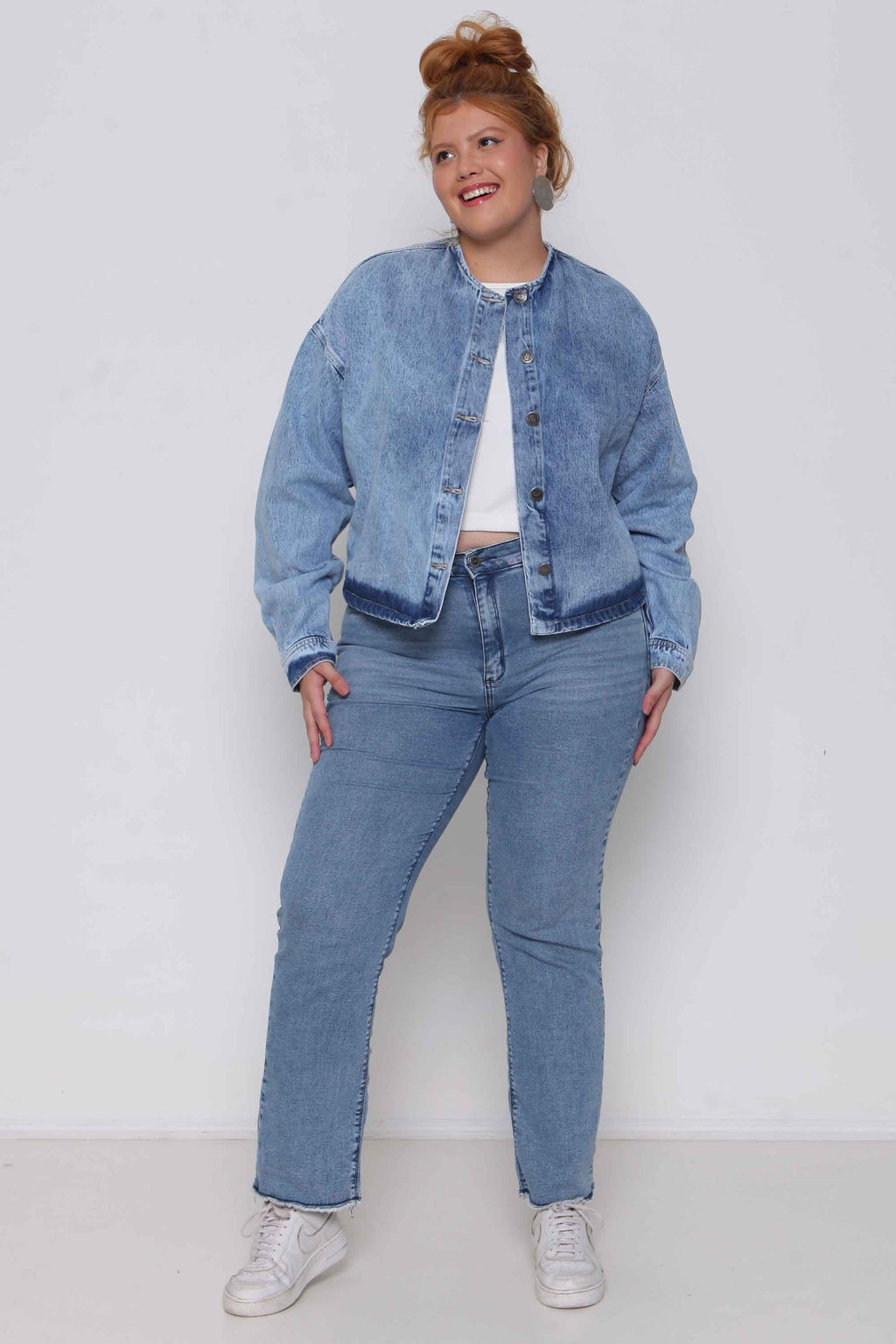 Jaqueta Jeans Feminina Bomber com Gola Careca