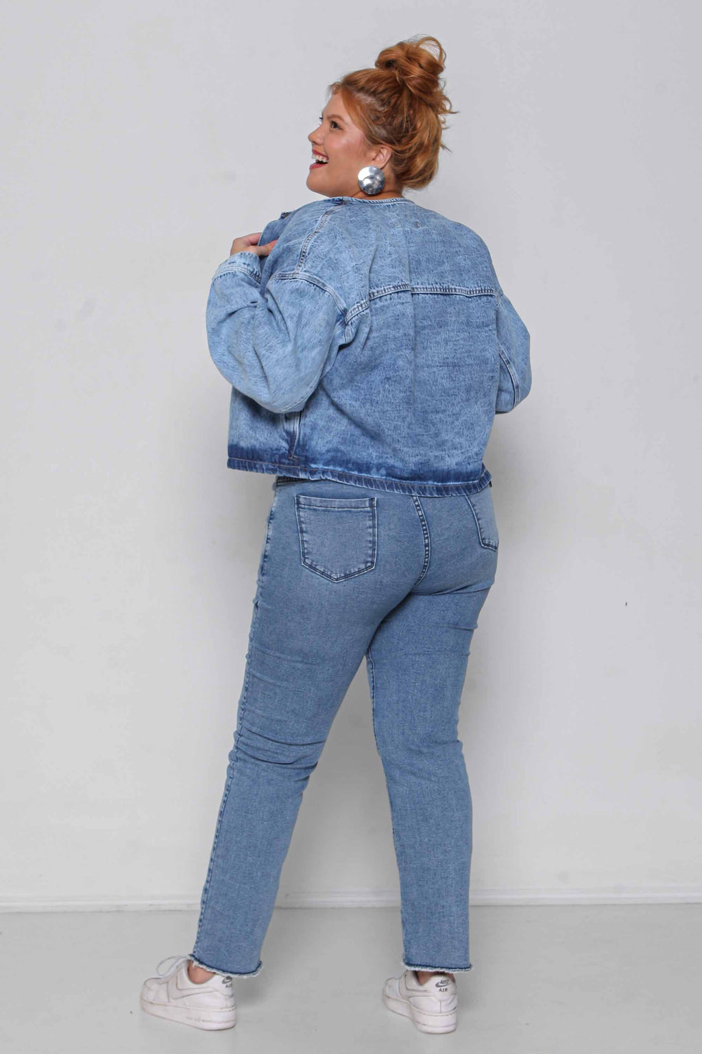 Jaqueta Jeans Feminina Bomber com Gola Careca