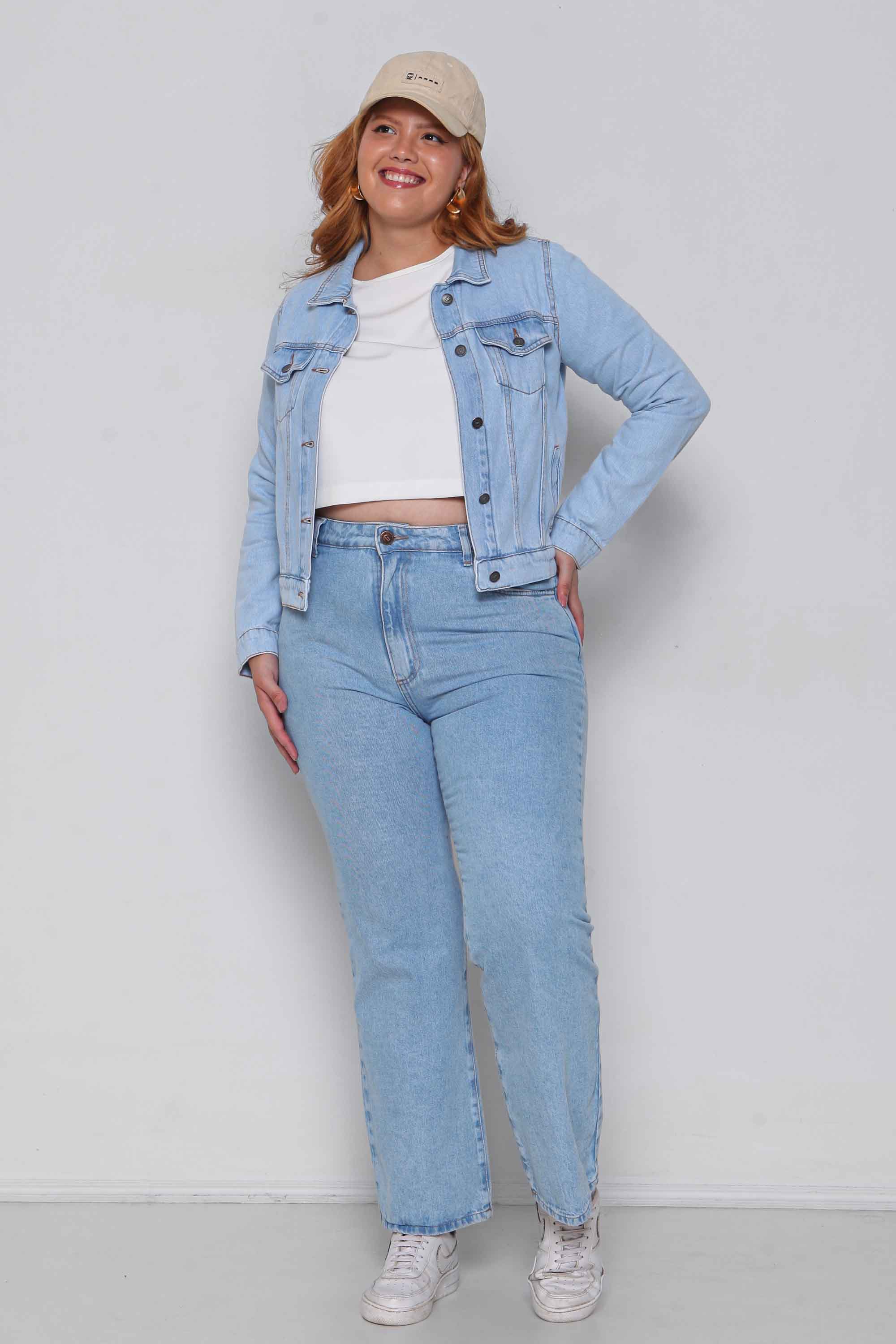 Jaqueta Feminina Jeans Regular Clara e Escura com Bolsos