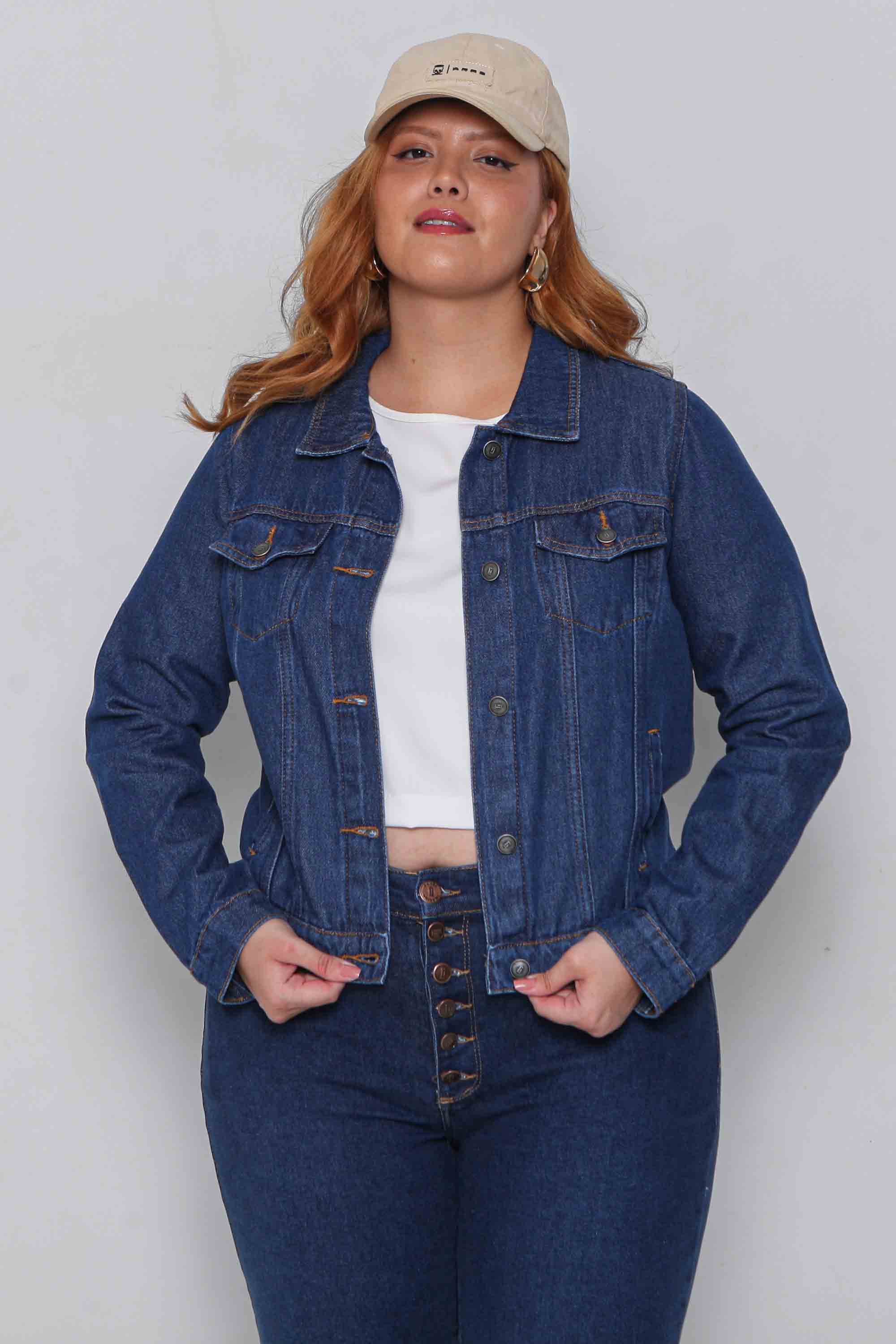 Jaqueta Feminina Jeans Regular Clara e Escura com Bolsos