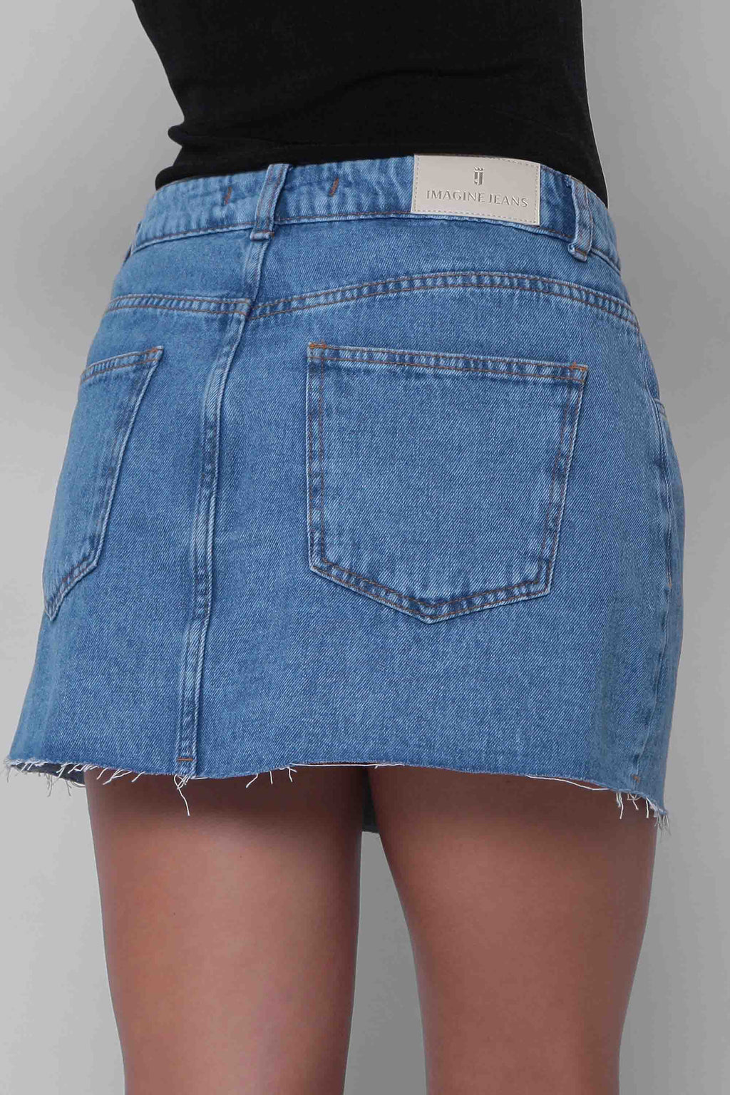 Saia Jeans Mini Recorte Frontal Barra a Fio sem Elastano