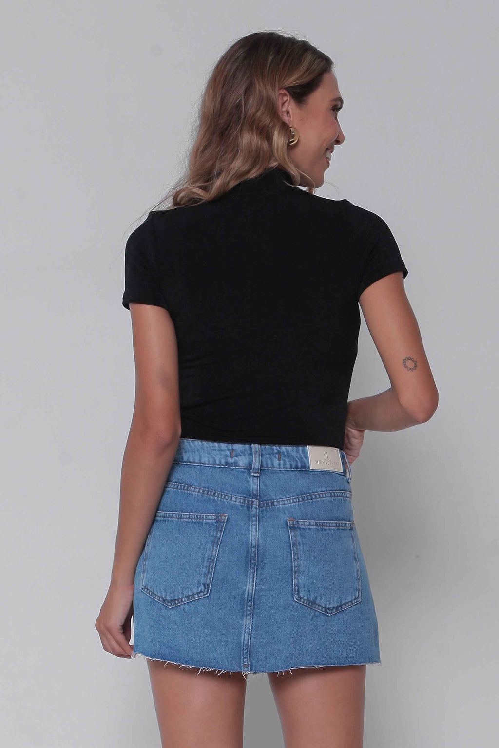 Saia Jeans Mini Recorte Frontal Barra a Fio sem Elastano