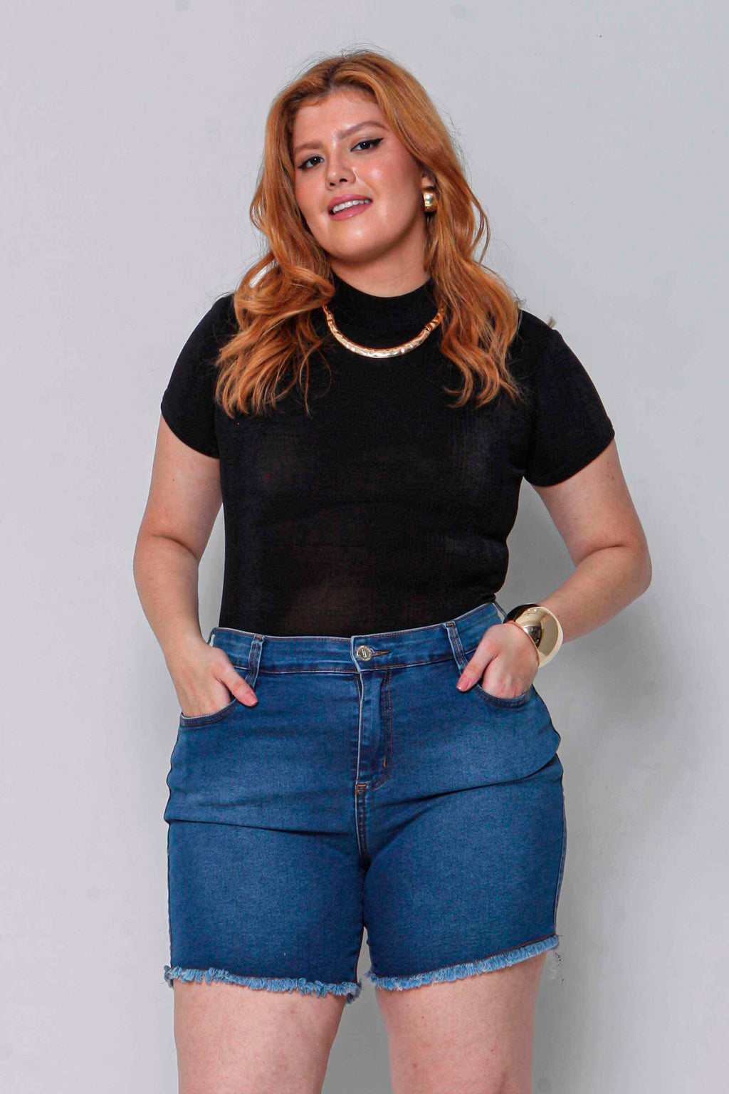 Bermuda Feminina Jeans Meia Coxa Barra Desfiada com Elastano