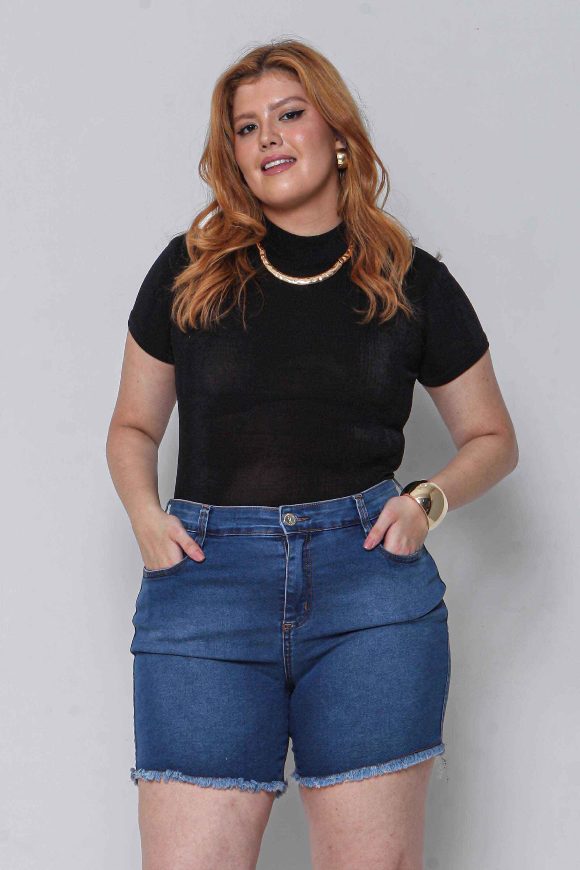 Bermuda Feminina Jeans Meia Coxa Barra Desfiada com Elastano