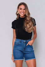 Bermuda Feminina Jeans Meia Coxa Barra Desfiada com Elastano