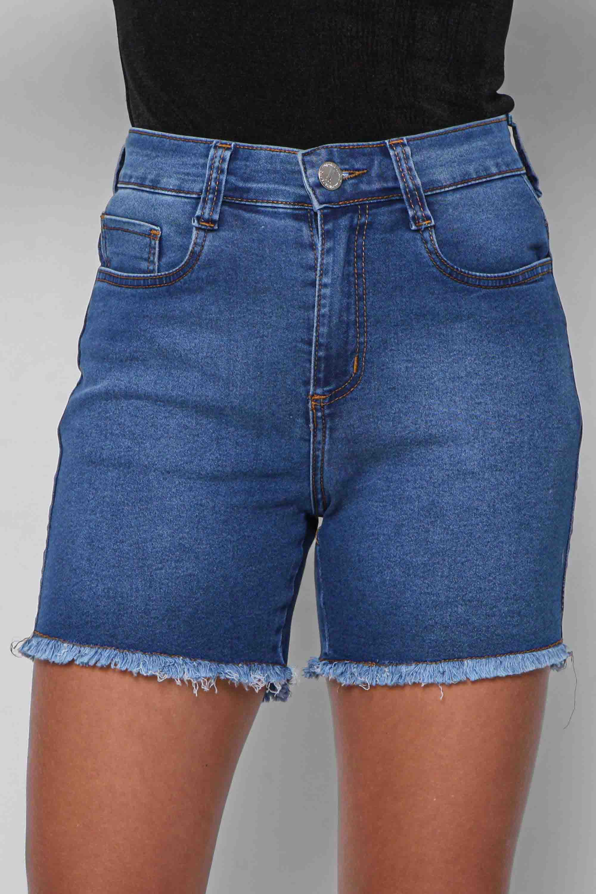 Bermuda Feminina Jeans Meia Coxa Barra Desfiada com Elastano