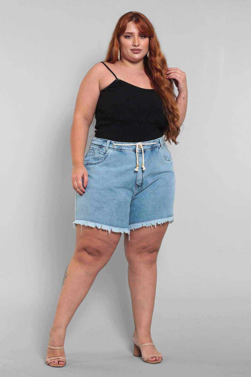 Shorts Jeans Feminino Mom Plus SIze com Cordão