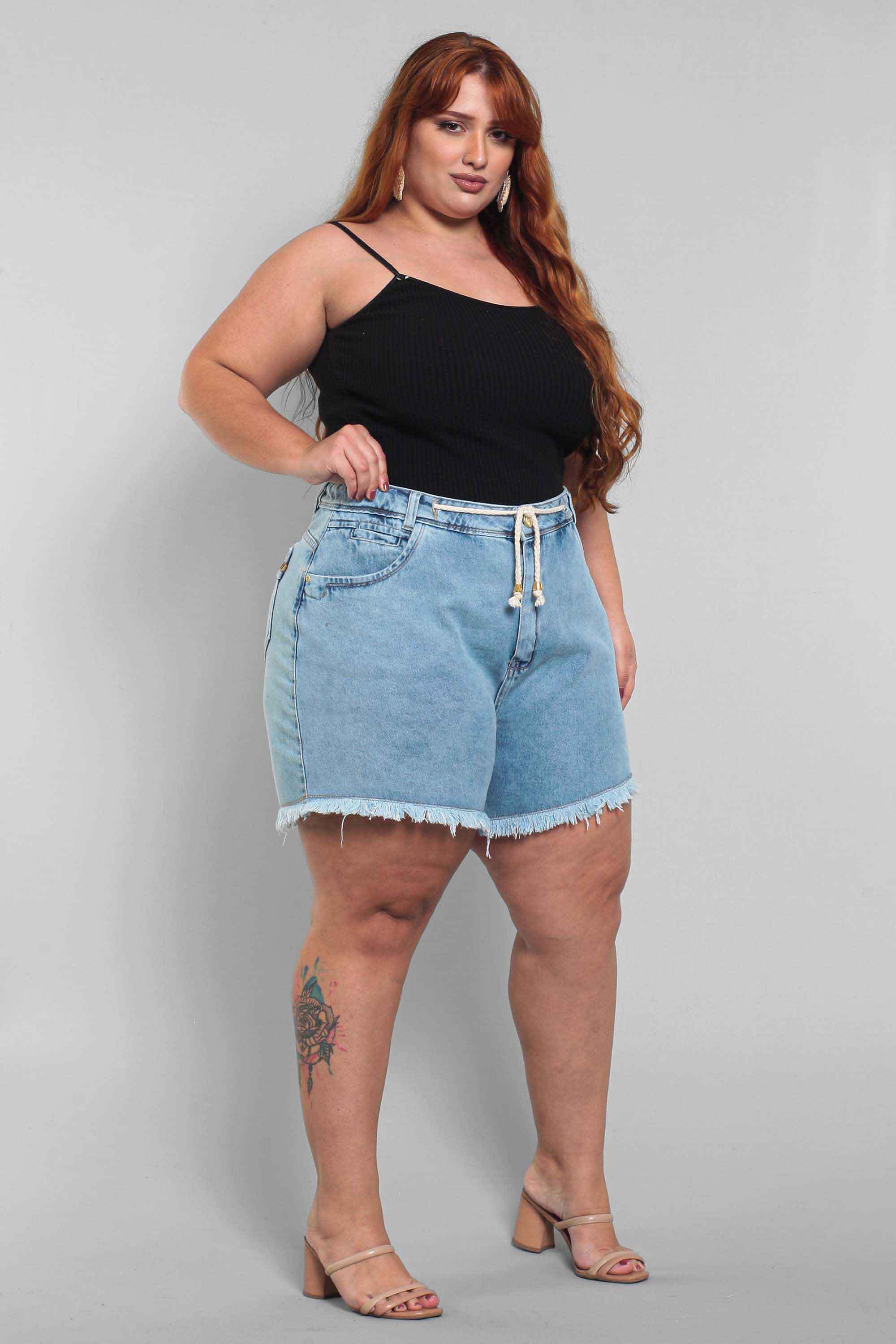 Shorts Jeans Feminino Mom Plus SIze com Cordão