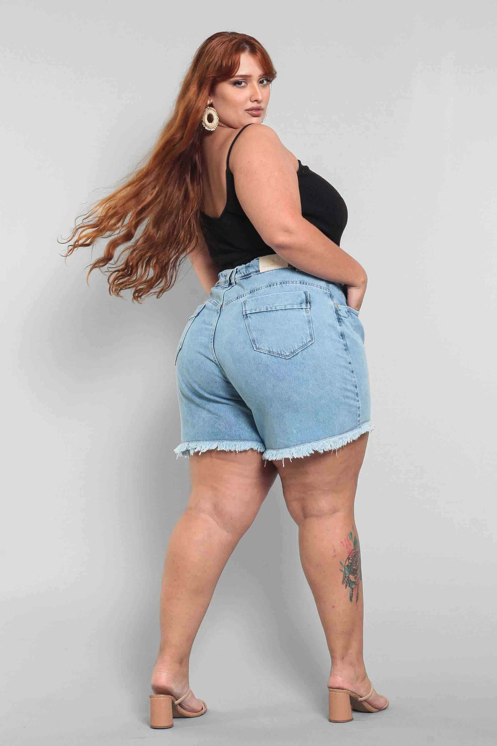 Shorts Jeans Feminino Mom Plus SIze com Cordão
